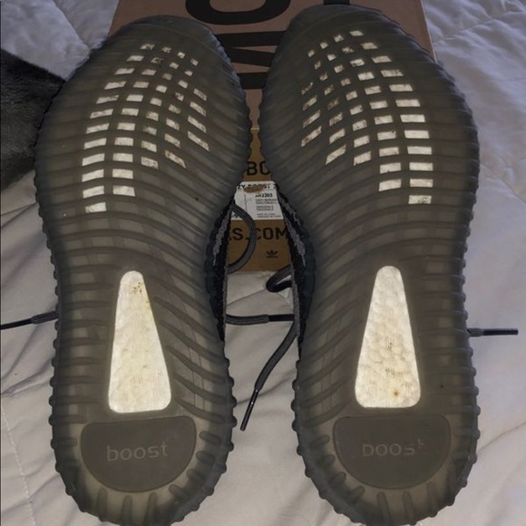 Yeezy Boost 350 V2 ‘Beluga 2.0’ - Picture 6 of 6